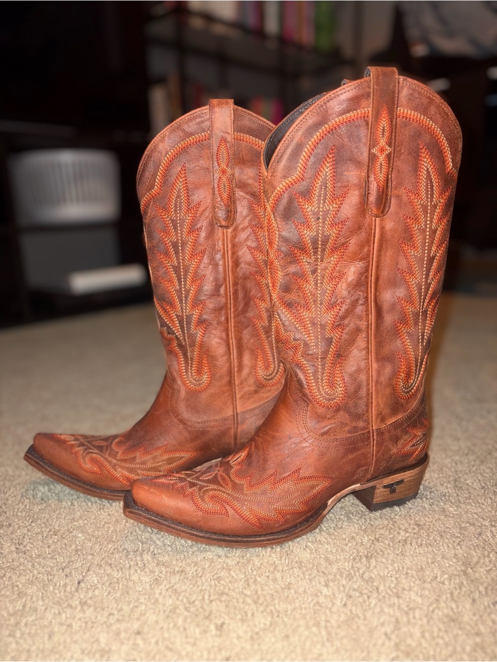 Women's Brown Embroidered Leather Western Boots - Picture 5 of 6